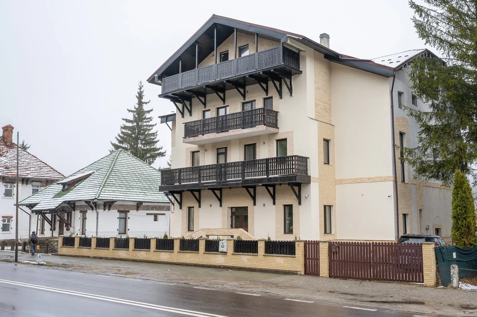 Casa Prahova — exterior